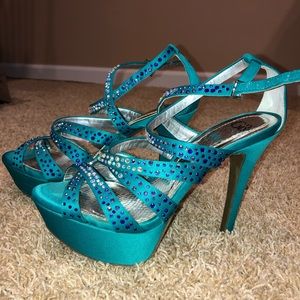Women’s Gianni Bini Blue Pumps Size 7